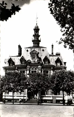 Commentry (Allier) — Hotel de Ville — Combier Imp. Véritat (S.-et-L.)