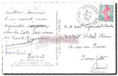 Uitzicht op het dorp Pegomas — berg in de verte — Cap — Achterkant
