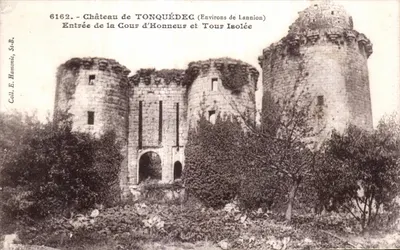 Castelo de Tonquédec (Arredores de Lannion) — Entrada da Cour d'Honneur e Torre Isolada — E. Hamonic, n° 6162