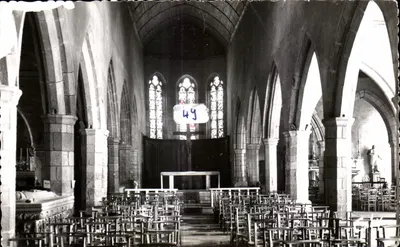 Interior da igreja — PLESTIN-les-GREVES (C.-du-N.) — Edições GABY