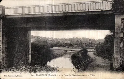 Plancoët (C.-du-N.) — O Ponte do Caminho de Ferro e a Cidade — Edit. Passemand, Dinan — n° 84