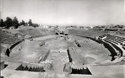 Mérida — Anfiteatro romano — Ed. Fotografía Industrial, S. Balasch, 4 - Barcelona, n°6