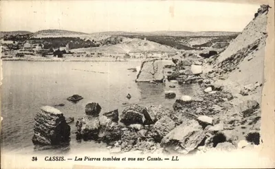 Cassis — Les Pierres tombées et vue sur Cassis — LL