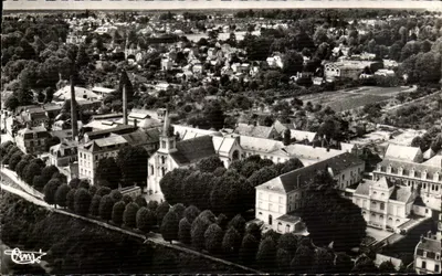 St-Symphorien obok Tours — Widok z powietrza — Matczyna Wieża Siostry Charity — Wydawnictwo Combier
