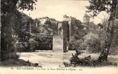 Sauveierre - O Ponte, a Torre Monréal e a Igreja - LL