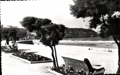 Praia e farol de Anglet — vista da praia e do farol — editor Lavielle