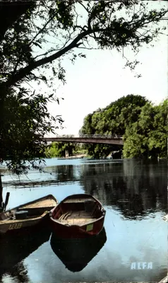 Pont sur la Seine — vue depuis les berges, avec deux barques — éditeur ALFA, n° 7831