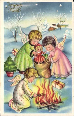 Anjo brincando com uma boneca e uma lareira — editor Photocchom, n°297