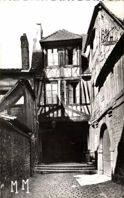 Entrada do Claustro de Saint-Maclou — Rouen — editor M. Métayer