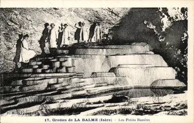 Grutas de LA BALME (Isère) — Os Pequenos Banheiros — F. Roux / editor La Balme, n°17