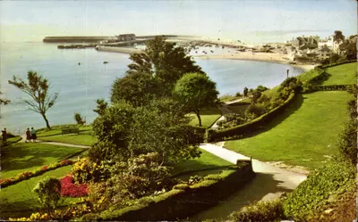Vista de Lyme Regis — O Cobb — Jardins de Langmoor — The Cobb from Langmoor Gardens, Lyme Regis, PT2200