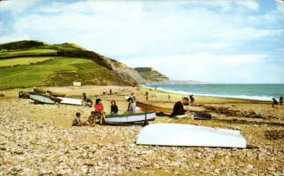 A praia de Charmouth — vista da costa inglesa — impressa na Grã-Bretanha