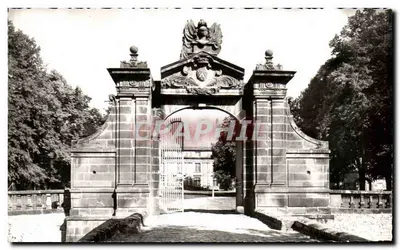 Portal do Castelo de Effiat — Arredores de Vichy e Châtel-Guyon — Edições Castelo de Effiat