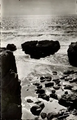The Coast of Love — Evening Light on the Rocks of the Grande Côte — Éditions Photographiques ANSOL, Chambery