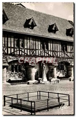 Place du Marché - estátua de Joana d'Arc — Editor: Étul