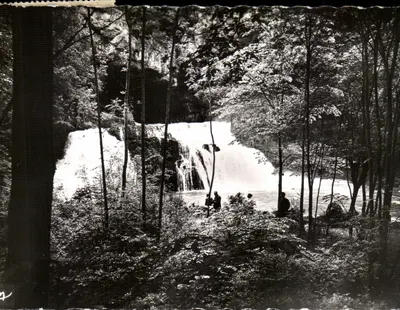 Fonte do Lison - A Cascata — Nans-sous-Sainte-Anne (Doubs) — Fotografia Véritable Interdite