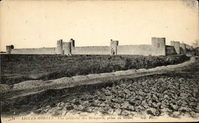 Aigues-Mortes — Vista geral dos Muros, tirada a leste — ND. Phot.