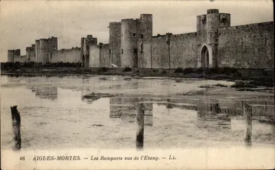 Bilhete postal antigo Aigues Mortes Os Muros vistos do Lago