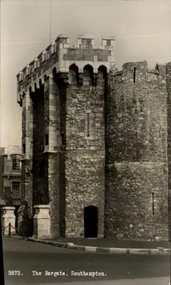 The Bargate, Southampton — editor Real Photo Series, n° 3873