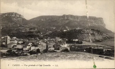 Cassis — Vue générale et Cap Canaille — LL.