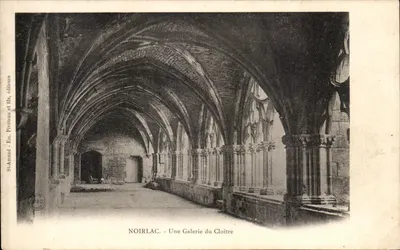 Noirlac - Uma Galeria do Claustro — St-Amand - Em. Pivoteau e filhos, editores