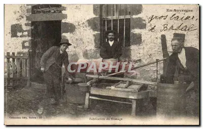 Fabricação de queijo — Na Auvergne — Coleção Gély, Salers - 37