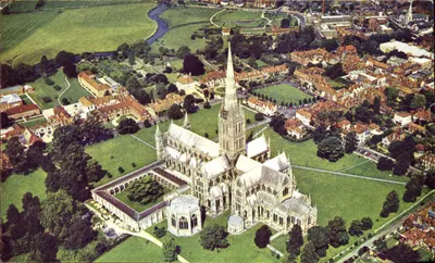 Catedral de Salisbury — vista aérea — A Dickinson Robinson Group Company