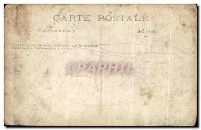 Groupe familial devant une habitation en bois — éditeur non visible — Verso