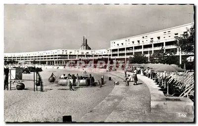 Royan — Le Centre du Front de Mer. Le Clocher de l'Église Notre-Dame — Tito