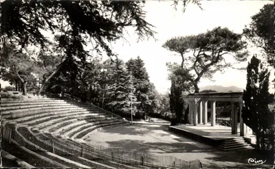 Teatro do Mont Cotton — Bagnols-sur-Cèze (Gard) — Fotografia Véritable Interdite