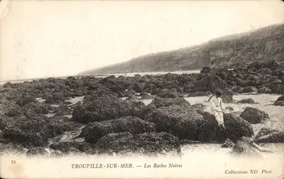 Bilhete postal antigo Trouville Sur Mer Les Roches Noires