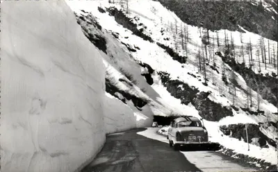 Estrada nevada no passo do Simplon — Suíça — Foto Bay, Brig