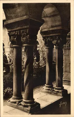 Elne (Pirineus-Orientais) — Catedral Santa Eulália, colunas do claustro (séculos XII e XIII) — Edições de Arte 'Wen' Paris