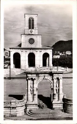Oyonnax (Ain) - A Porta Monumental e a Igreja — Roger Monneyras, editor, n°17