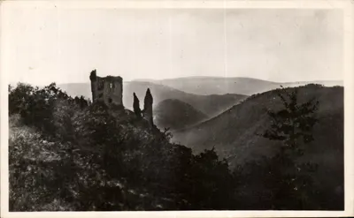 Vernoux (Ardèche) — Ruínas do castelo da Tourette sobre a vallé — editor La Cigogne, Grenoble
