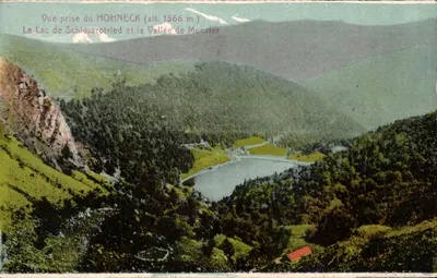 Widok z Hohneck (alt. 1366 m.) — Jezioro Schiessrotried i dolina Munster — wydawca La Cigogne, Gourdon
