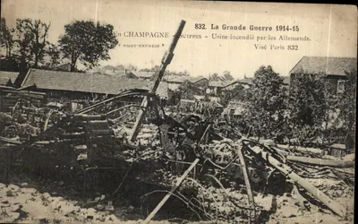 Guippes - Fábrica incendiada pelos Alemães — A Grande Guerra 1914-15 — Visado Paris 832 — Editor Phot-Express