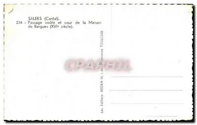 SALERS (Cantal) — Passagem arqueada e pátio da Maison de Bargues (século XVI) — ARGRA — Verso