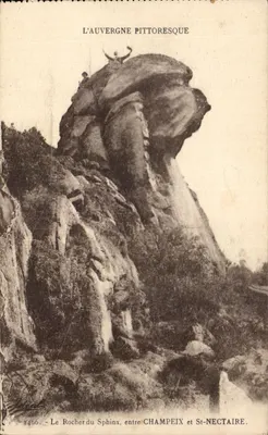 O Rocher do Esfinge, entre Champeix e St-Nectaire — A Auvergne Pitoresca — n° 3466