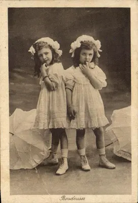 Dwie młode kobiety — Boudoues — Boudoues