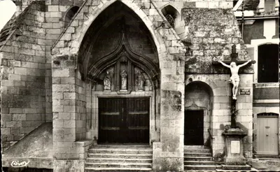 Cingy — Entrada da igreja — Cingy
