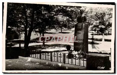 Monument du Docteur Valois — Héros de la Résistance — Trelins