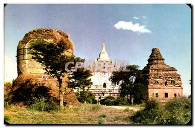 Templo de Thatbyinnyu, de Pagan — Foto por Nyaung Oo Po Cho — Impressa e publicada por U Hla Thaung, 102 Basse Street, Nancoon, Birmania
