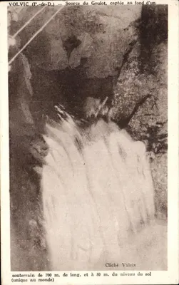 Fonte do Goulot em Volvic (P.-de-D.) — capturada no fundo de um túnel único no mundo — Cliché Valeix