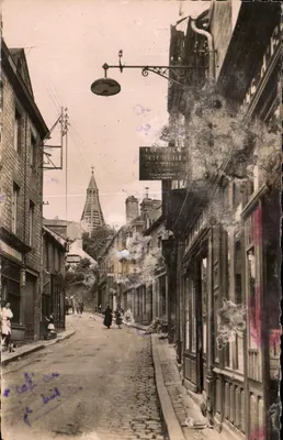 Rue pavée à Douvres-la-Délivrande — éditeur FOURMOND, n° 275