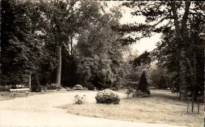 Epernon, Eure-et-Loire — Um canto do parque — M. Aubé, editor Rambouillet
