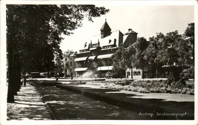 Arnhem, Jansbinnensingel — vista de um edifício com varanda e fonte — n° de série 250