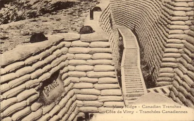 Costa de Vimy - Trincheiras Canadenses — Vista das trincheiras com escada e sacos de areia, inscrição 'GRANGE' — Editora não identificada, número de série não visível