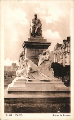 Estátua de Pasteur — Paris — LL.907