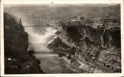 Genissiat (Ain) — Vista a jusante da barragem e desaguador na margem direita (1948) — Edição « La Cigogne » Lyon